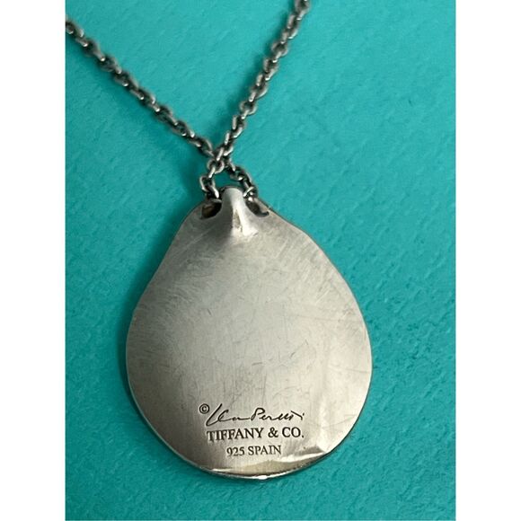 Tiffany & Co - Elsa Peretti 925 Silver Madonna Pendant on 17” chain - Picture 13 of 14